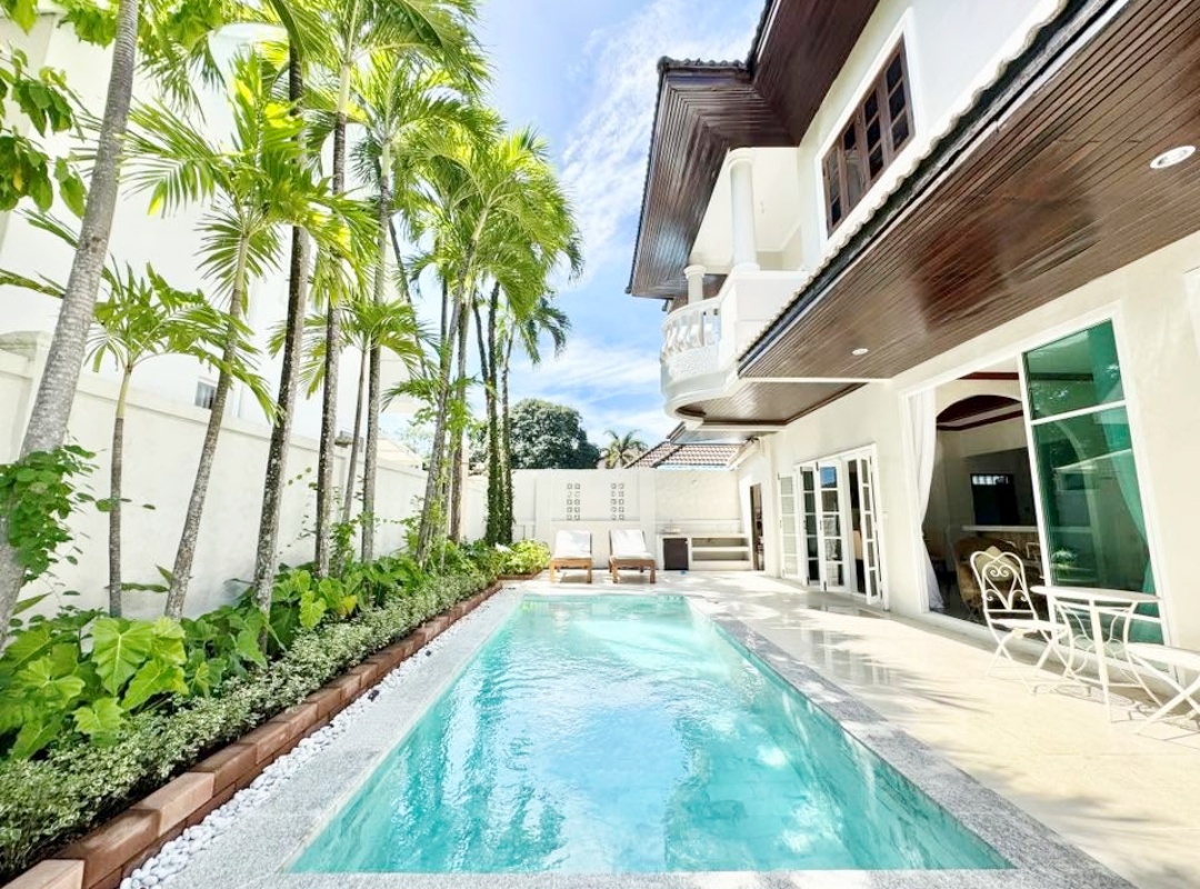 3 Bedrooms Privet Pool Villa in Chalong