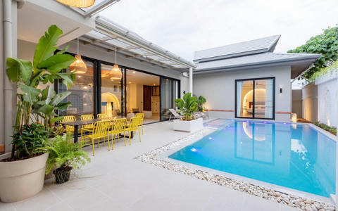 4-Bedroom Luxury Villa with Private Saltwater Pool in Rawai