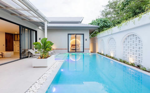 4-Bedroom Luxury Villa with Private Saltwater Pool in Rawai