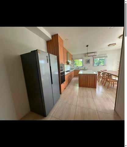 4 Beds 3 Baths - House