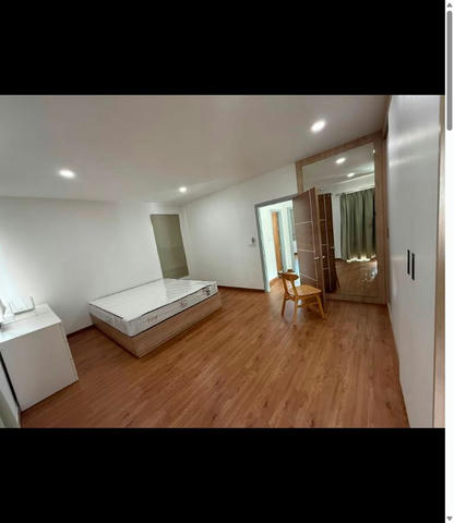 4 Beds 3 Baths - House