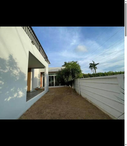 4 Beds 3 Baths - House