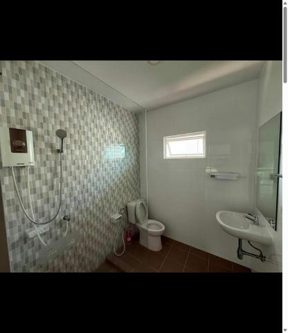 4 Beds 3 Baths - House