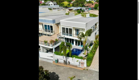 4 Beds 4 Baths - House