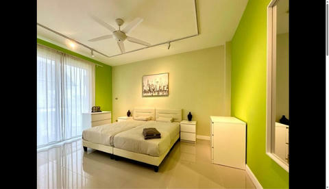 4 Beds 4 Baths - House